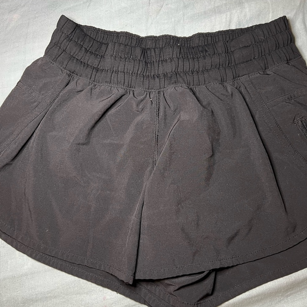 Lululemon Hotty Hot black shorts